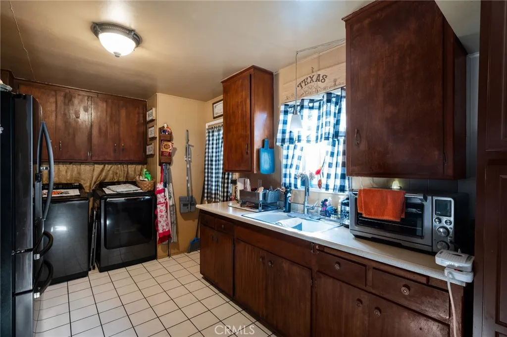 366 E Swope Street, Carson, California 90745 home-pic-5